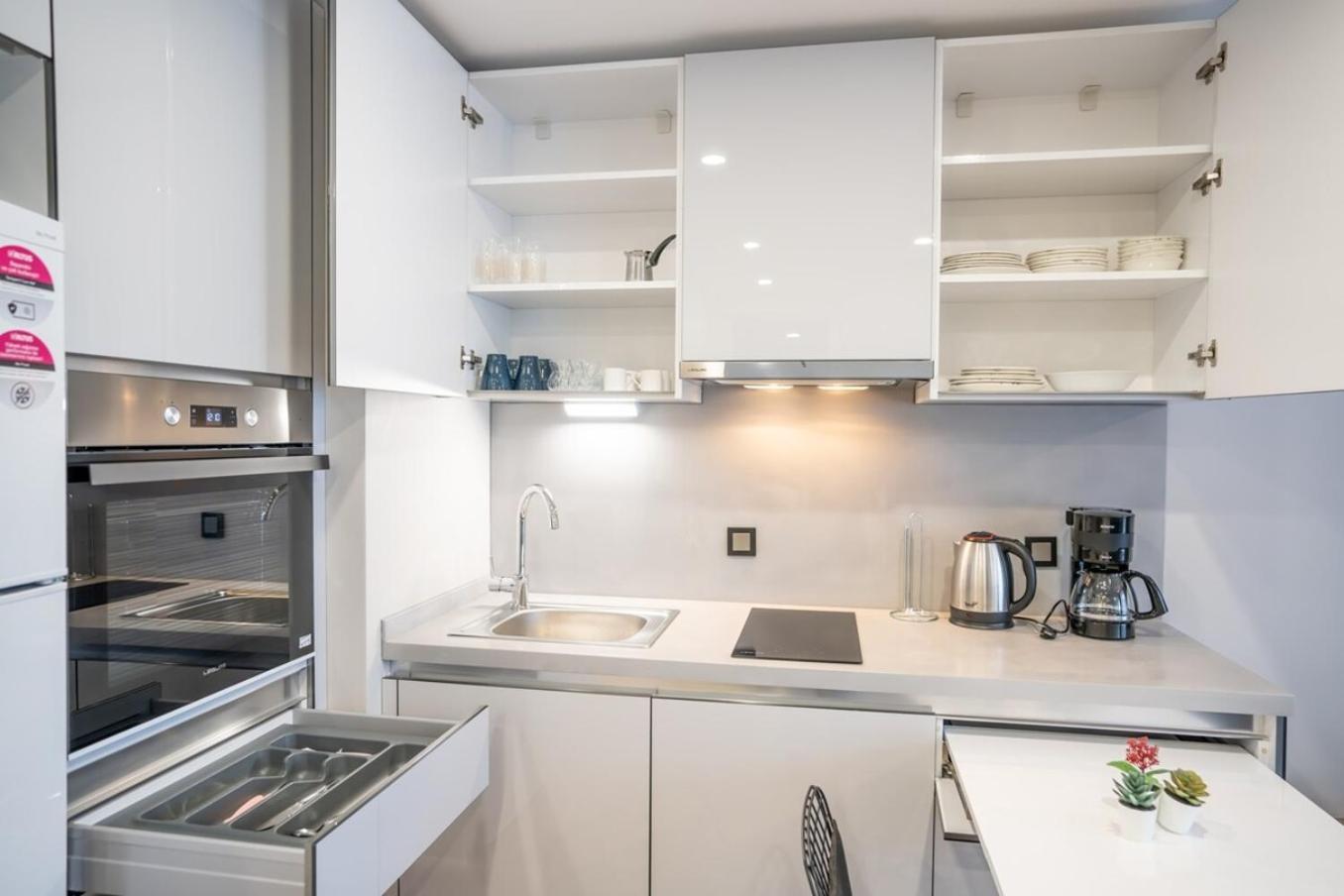 Stylish Getaway - Immerse Yourself In Luxury Daire İstanbul